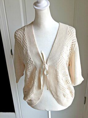 NWOT! IVORY SWEATER TIE FRONT SHRUG SZ L